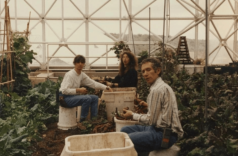 Thí nghiệm đem 4 người đàn ông và 4 phụ nữ sống chung trong “nhà kính” biệt lập suốt 2 năm: Phải kết thúc trước thời hạn vì kết quả quá tàn khốc- Ảnh 4.