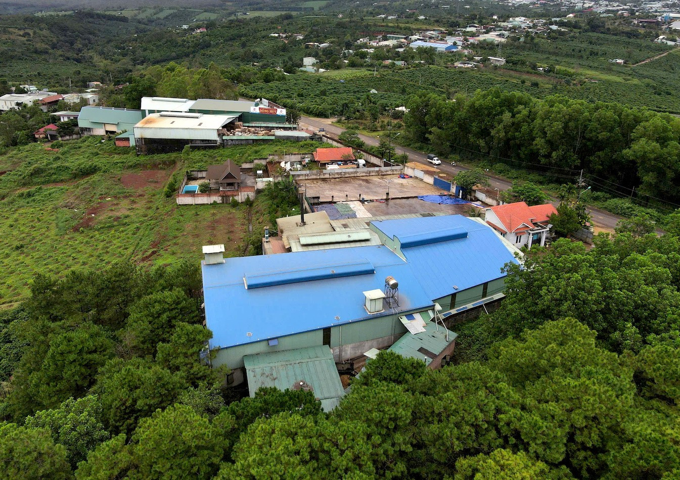 Tận thấy cơ ngơi của đại gia 'cà phê giả' vừa bị tạm giữ hình sự- Ảnh 6. Tận thấy cơ ngơi của đại gia 'cà phê giả' vừa bị tạm giữ hình sự- Ảnh 6.