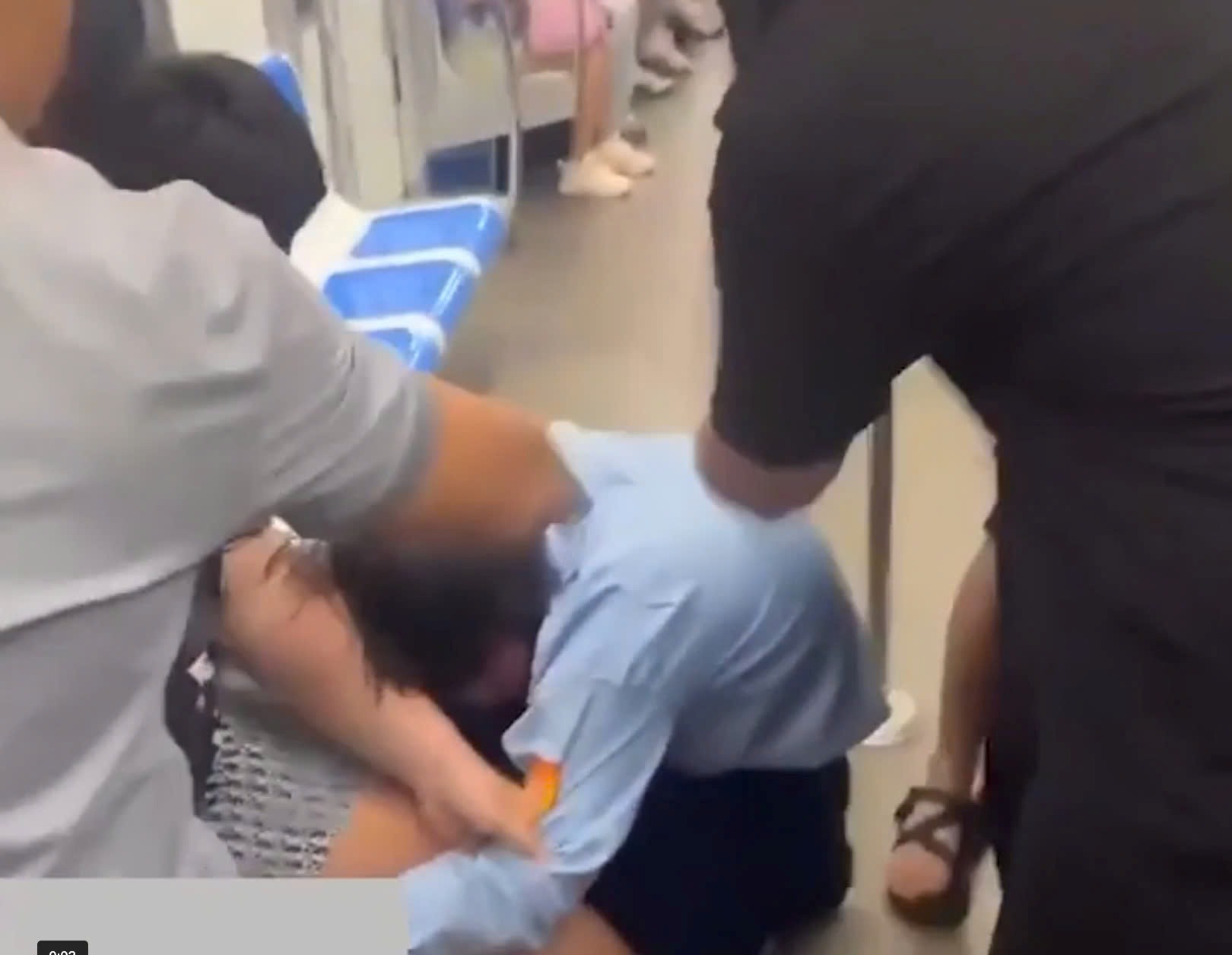 Khởi tố nam thanh niên 17 tuổi hành hung bảo vệ tàu metro số 1- Ảnh 1. Khởi tố nam thanh niên 17 tuổi hành hung bảo vệ tàu metro số 1- Ảnh 1.