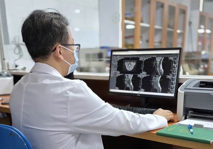 Liệt tứ chi vì 'thú vui' bóng cười- Ảnh 2. Liệt tứ chi vì 'thú vui' bóng cười- Ảnh 2.