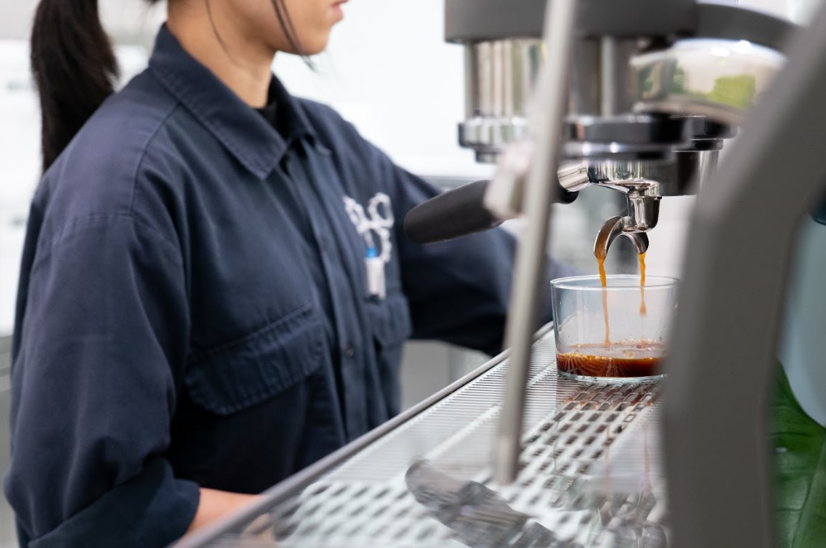 Bí mật đằng sau ly cà phê 750.000 đồng, giá gấp 37 lần ly cà phê vỉa hè- Ảnh 8.