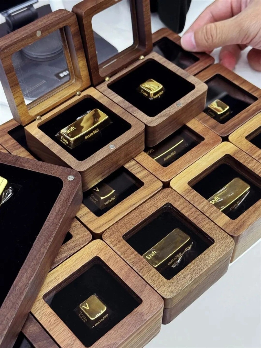 Công ty thưởng nhân viên bàn phím làm từ vàng thật: Phần thưởng xịn khiến ai cũng muốn ứng tuyển ngay lập tức- Ảnh 2. Công ty thưởng nhân viên bàn phím làm từ vàng thật: Phần thưởng xịn khiến ai cũng muốn ứng tuyển ngay lập tức- Ảnh 2.