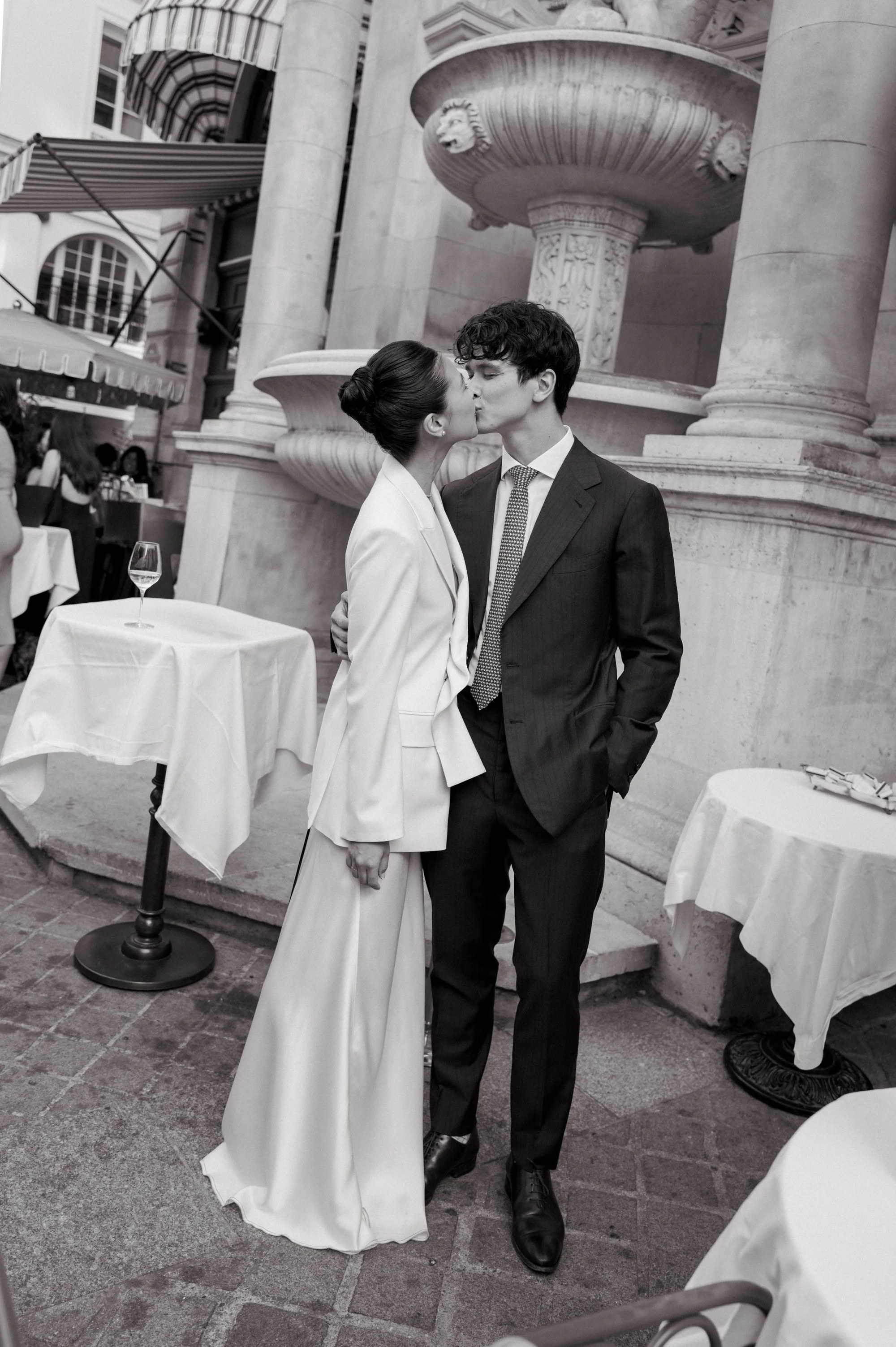 Đám cưới cổ tích của cô gái châu Á bình thường với hậu duệ gia tộc Givenchy- Ảnh 5. Đám cưới cổ tích của cô gái châu Á bình thường với hậu duệ gia tộc Givenchy- Ảnh 5.