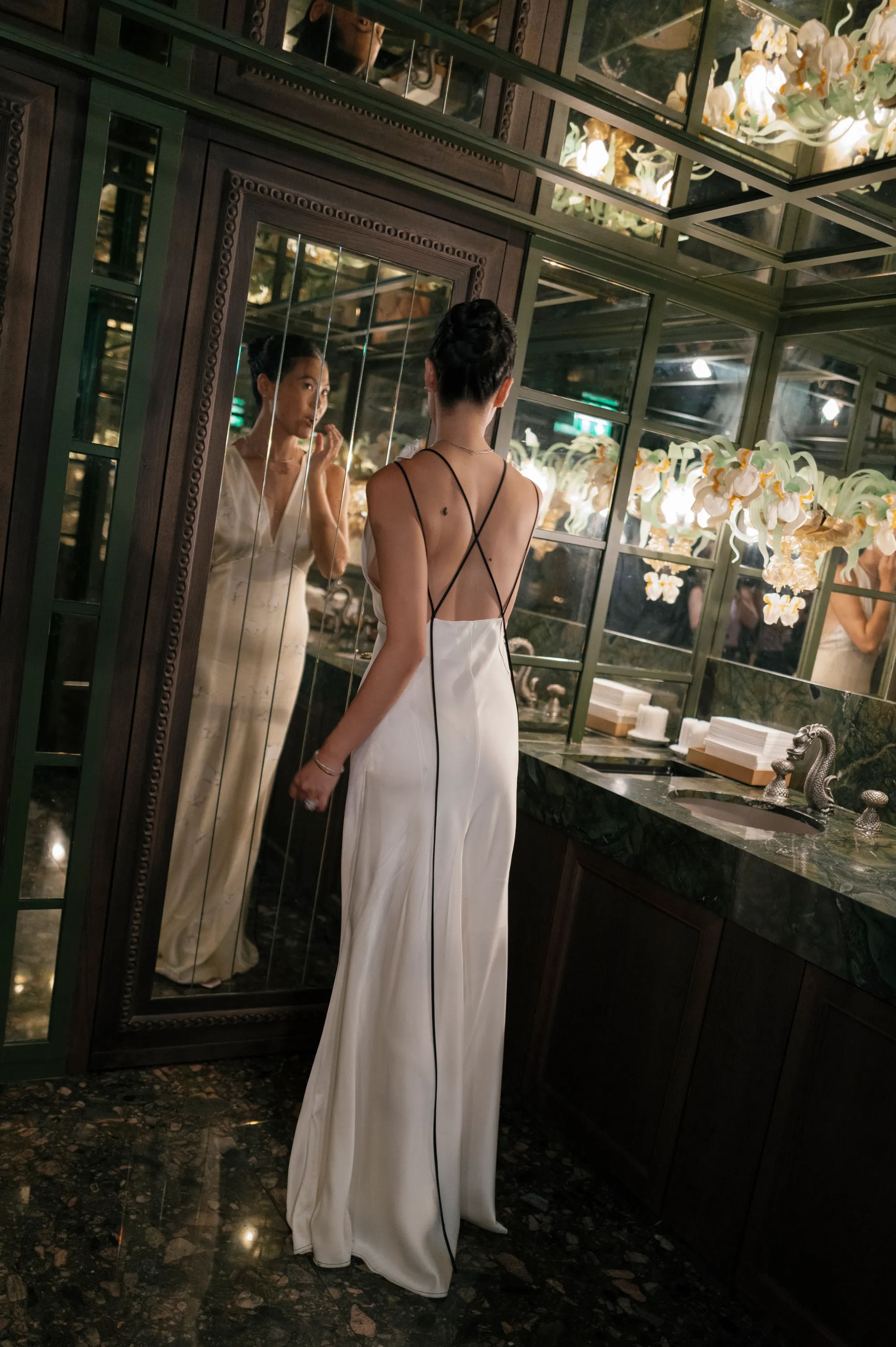 Đám cưới cổ tích của cô gái châu Á bình thường với hậu duệ gia tộc Givenchy- Ảnh 4. Đám cưới cổ tích của cô gái châu Á bình thường với hậu duệ gia tộc Givenchy- Ảnh 4.