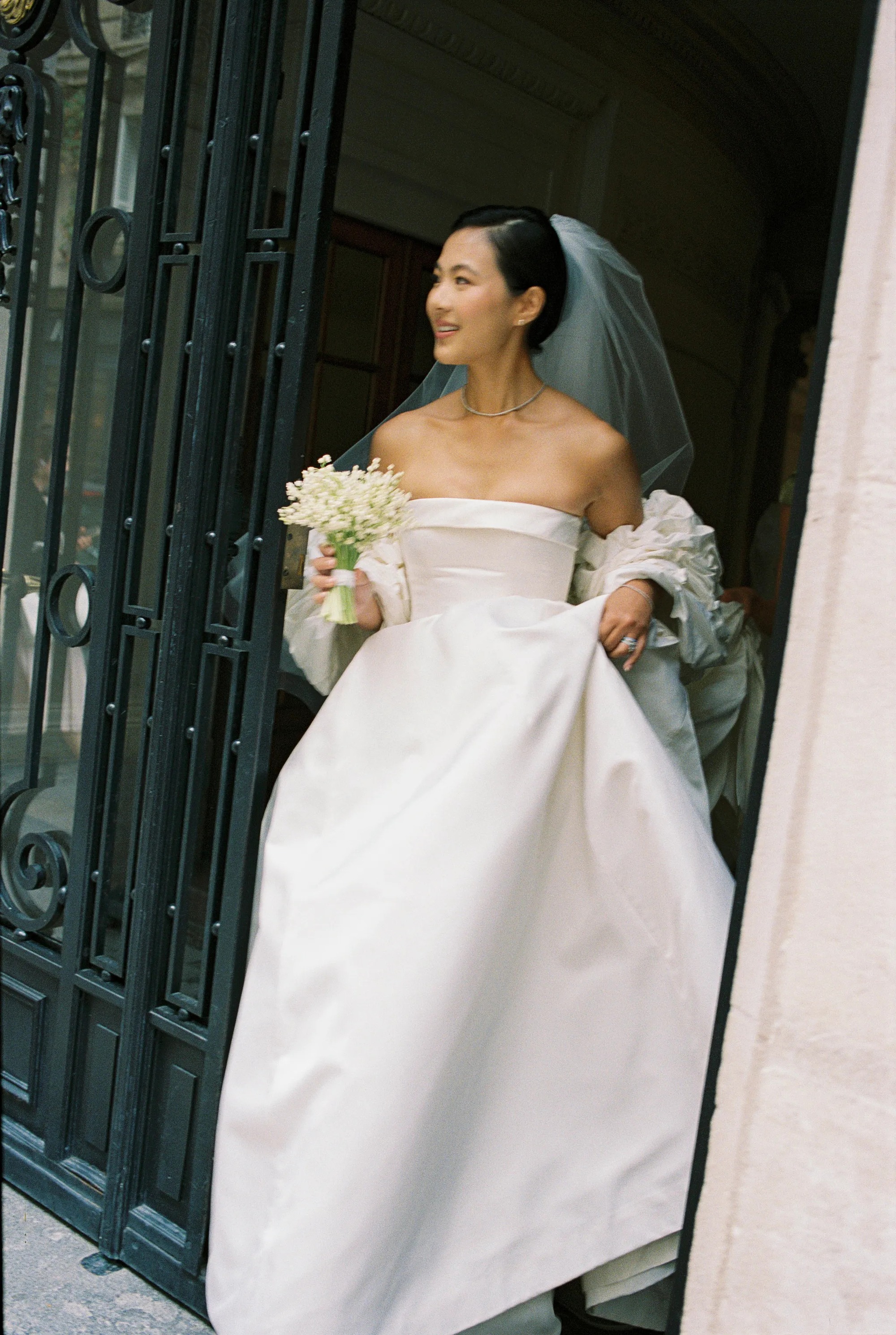 Đám cưới cổ tích của cô gái châu Á bình thường với hậu duệ gia tộc Givenchy- Ảnh 9. Đám cưới cổ tích của cô gái châu Á bình thường với hậu duệ gia tộc Givenchy- Ảnh 9.