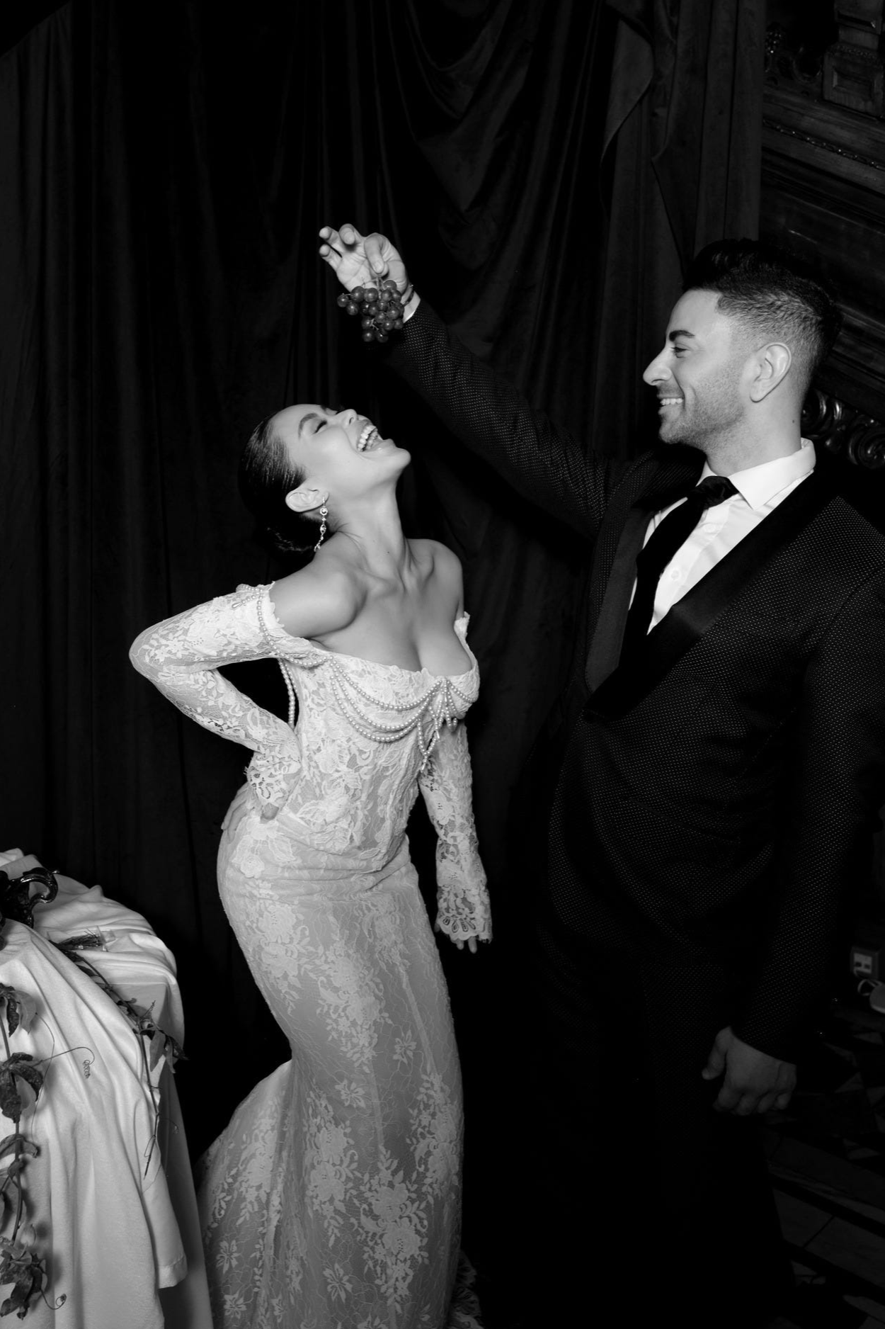 Váy cưới của Tiên Nguyễn, Hà Tăng và Linh Rin: 2 chị dâu không dám làm 1 điều như em chồng- Ảnh 10.