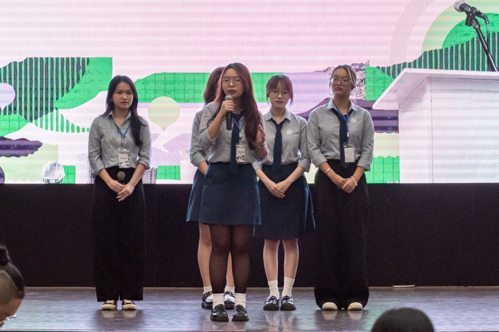Cuộc thi h&ugrave;ng biện Green Voices c&oacute; th&iacute; sinh đầu ti&ecirc;n v&agrave;o chung kết: Chiến thắng nhờ th&ocirc;ng điệp &lsquo;sạc lại tư duy hội nhập&rsquo;- Ảnh 7.