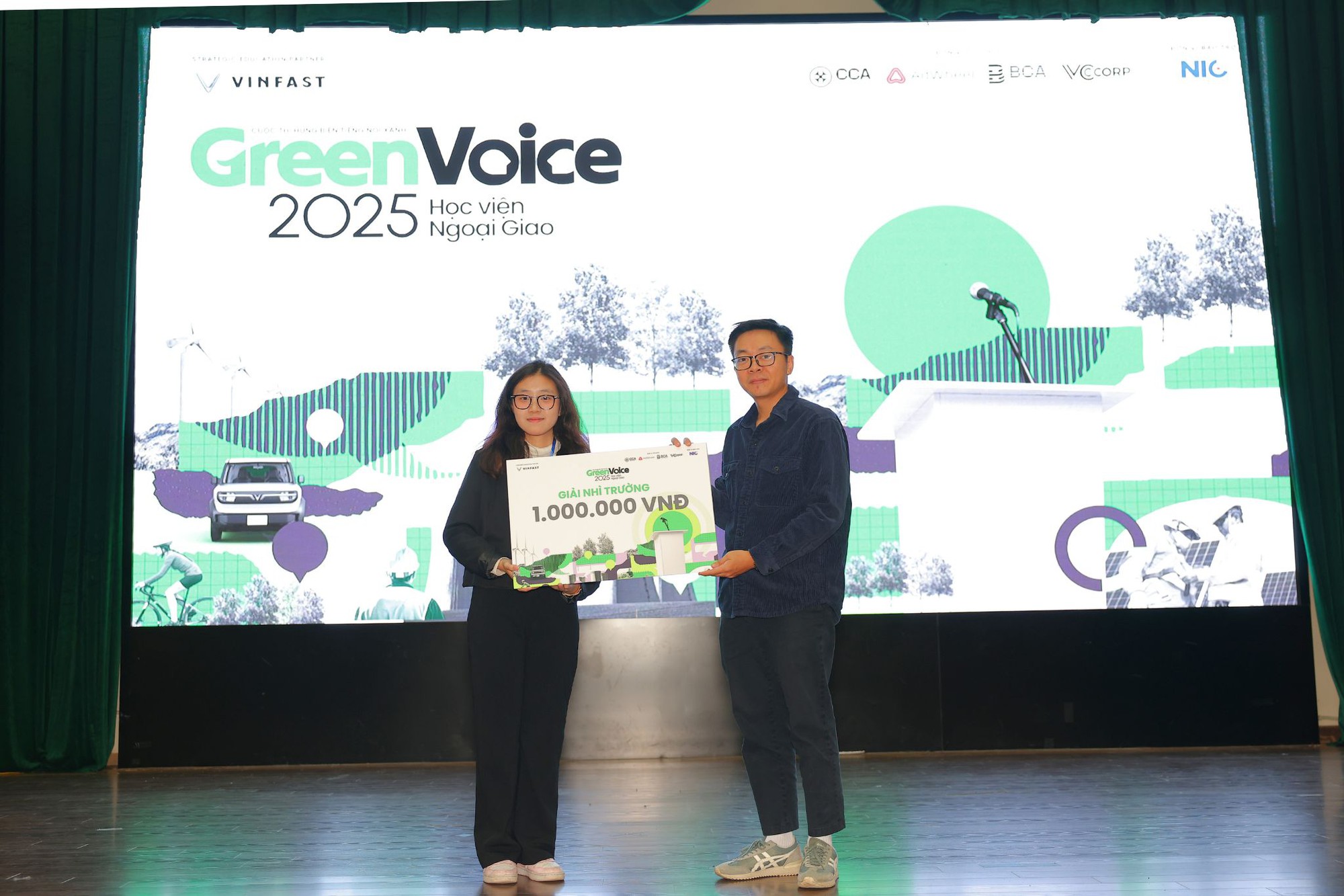 Cuộc thi h&ugrave;ng biện Green Voices c&oacute; th&iacute; sinh đầu ti&ecirc;n v&agrave;o chung kết: Chiến thắng nhờ th&ocirc;ng điệp &lsquo;sạc lại tư duy hội nhập&rsquo;- Ảnh 5.