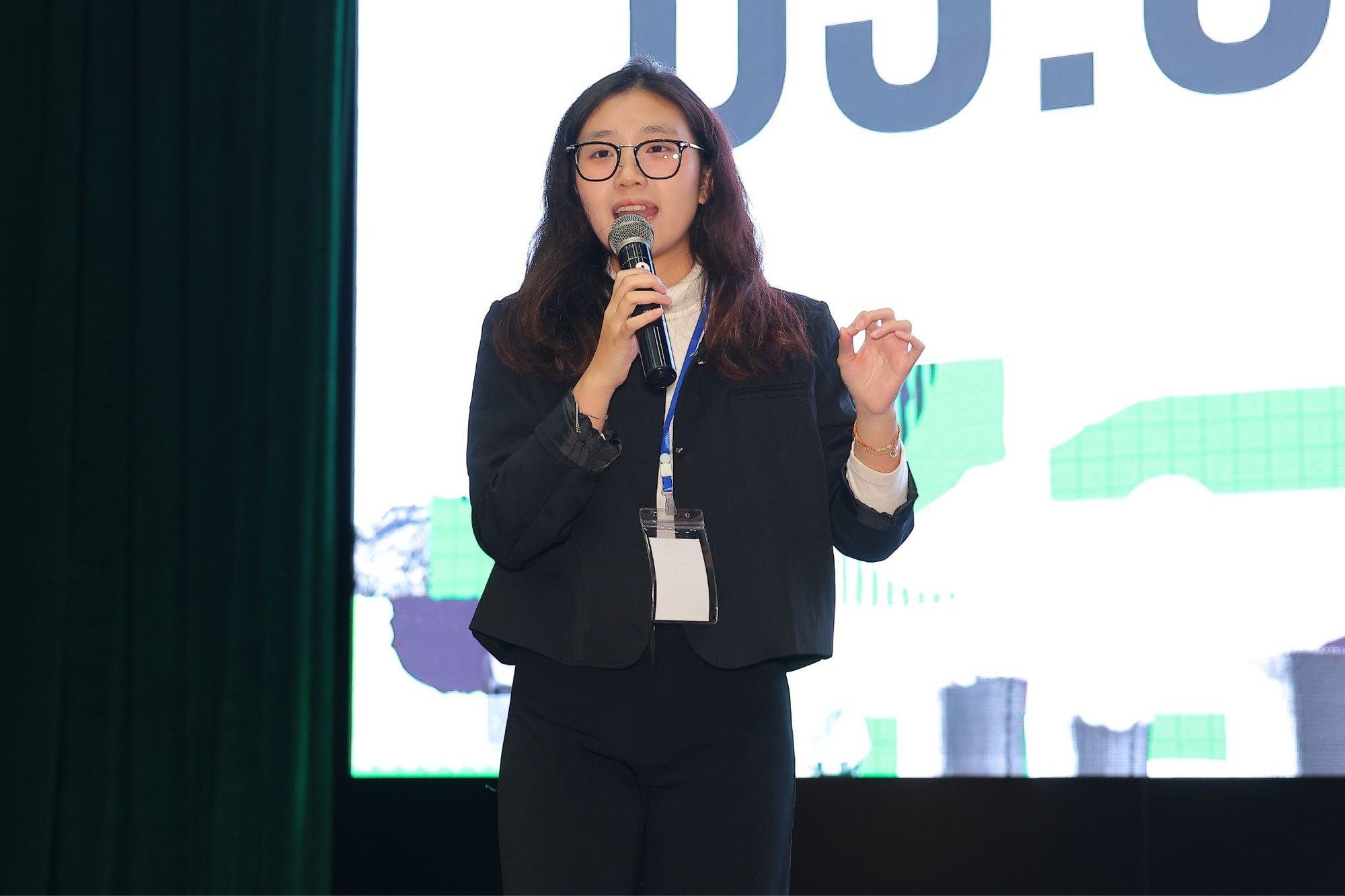 Cuộc thi h&ugrave;ng biện Green Voices c&oacute; th&iacute; sinh đầu ti&ecirc;n v&agrave;o chung kết: Chiến thắng nhờ th&ocirc;ng điệp &lsquo;sạc lại tư duy hội nhập&rsquo;- Ảnh 15.