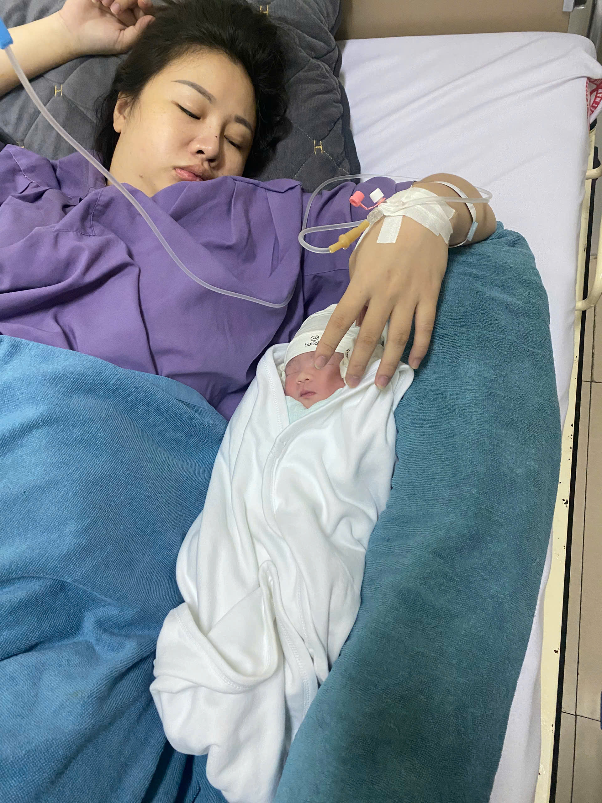 9 tháng mang thai rất nhanh nhưng 9 năm chờ con yêu dài đằng đẵng: Sau nhiều lần phải nghe "gái độc không con", tiêm tím buốt bụng, em đã làm được"- Ảnh 1. 9 tháng mang thai rất nhanh nhưng 9 năm chờ con yêu dài đằng đẵng: Sau nhiều lần phải nghe "gái độc không con", tiêm tím buốt bụng, em đã làm được"- Ảnh 1.