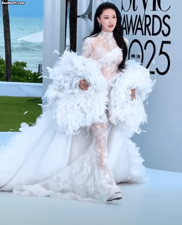 Đọc 100 cuốn sách cũng không tìm ra từ để khen mỹ nhân này: Mặt đẹp, body cháy, ai mà chịu cho nổi- Ảnh 1. Đọc 100 cuốn sách cũng không tìm ra từ để khen mỹ nhân này: Mặt đẹp, body cháy, ai mà chịu cho nổi- Ảnh 1.