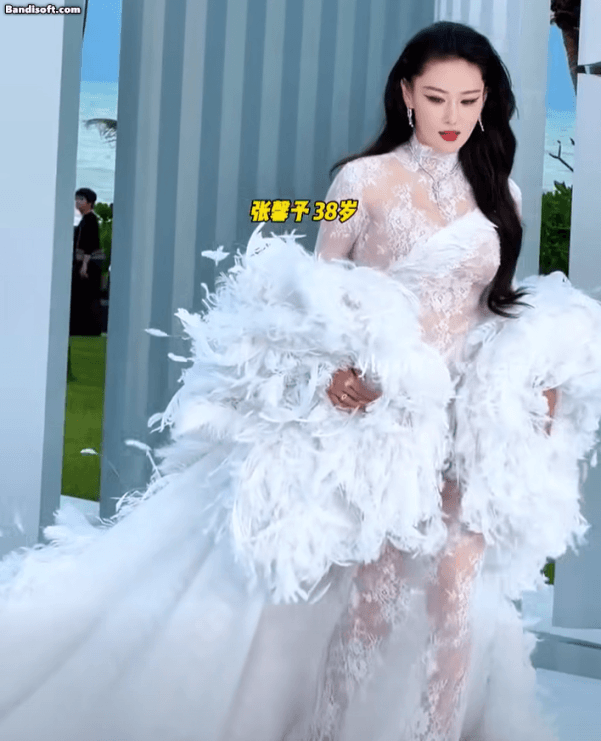 Đọc 100 cuốn sách cũng không tìm ra từ để khen mỹ nhân này: Mặt đẹp, body cháy, ai mà chịu cho nổi- Ảnh 2. Đọc 100 cuốn sách cũng không tìm ra từ để khen mỹ nhân này: Mặt đẹp, body cháy, ai mà chịu cho nổi- Ảnh 2.