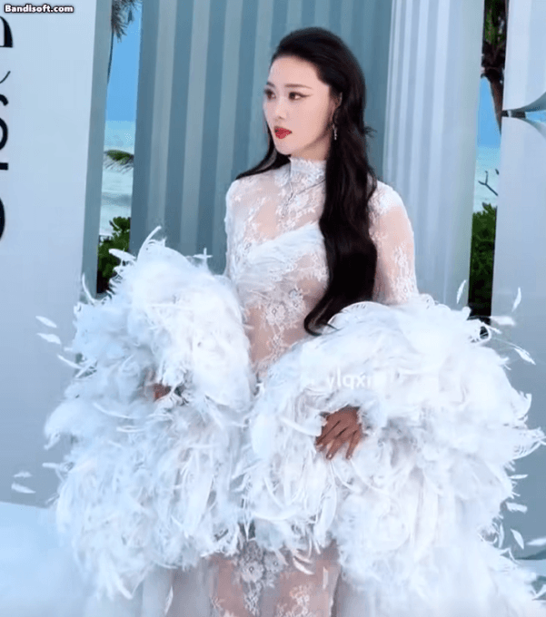 Đọc 100 cuốn sách cũng không tìm ra từ để khen mỹ nhân này: Mặt đẹp, body cháy, ai mà chịu cho nổi- Ảnh 3. Đọc 100 cuốn sách cũng không tìm ra từ để khen mỹ nhân này: Mặt đẹp, body cháy, ai mà chịu cho nổi- Ảnh 3.