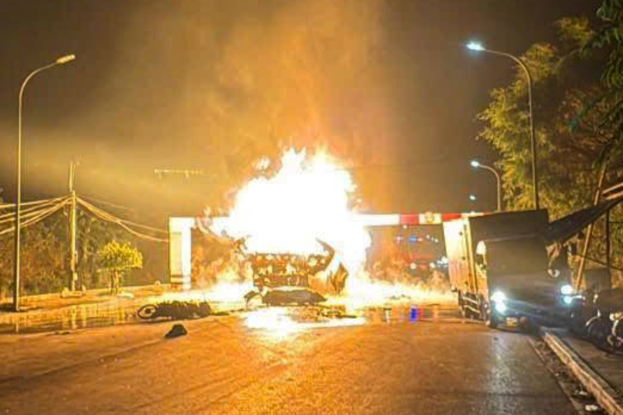 Công an thông tin về vụ xe bồn phát nổ kinh hoàng rồi bốc cháy dữ dội khi đang lưu thông- Ảnh 1. Công an thông tin về vụ xe bồn phát nổ kinh hoàng rồi bốc cháy dữ dội khi đang lưu thông- Ảnh 1.