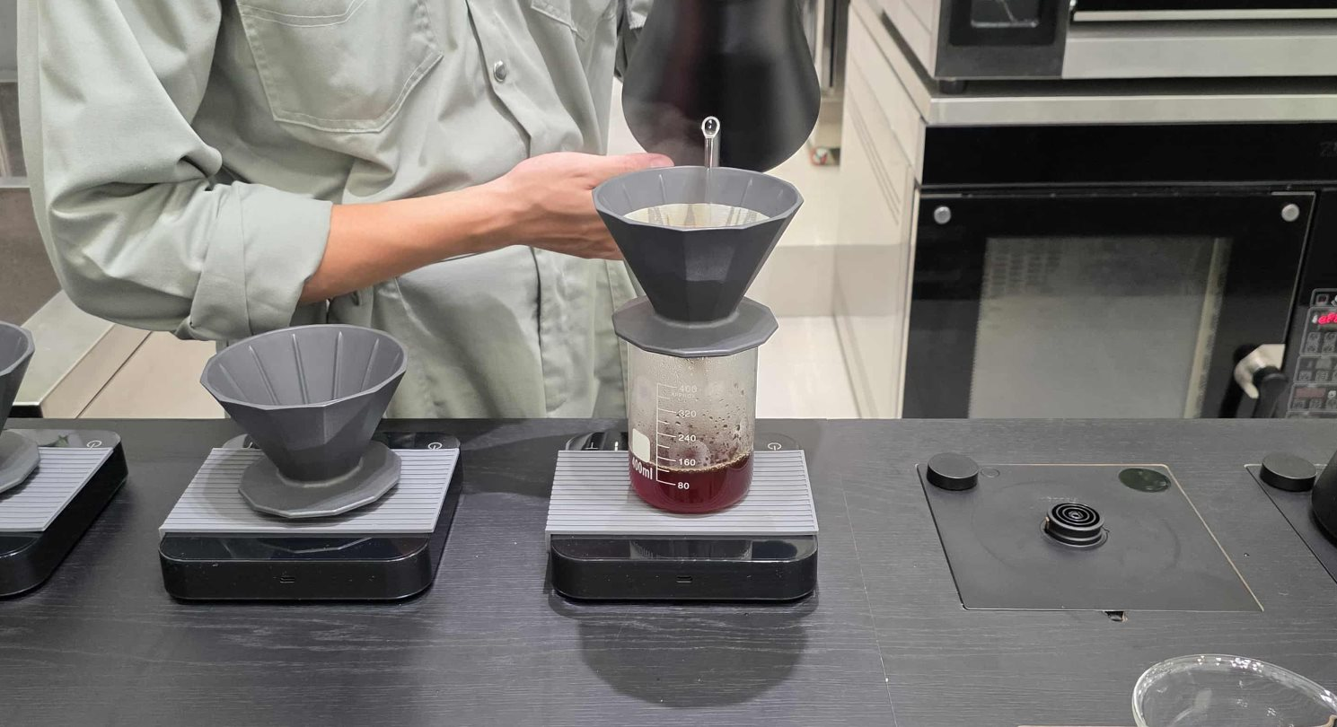 Bí mật đằng sau ly cà phê 750.000 đồng, giá gấp 37 lần ly cà phê vỉa hè- Ảnh 6.