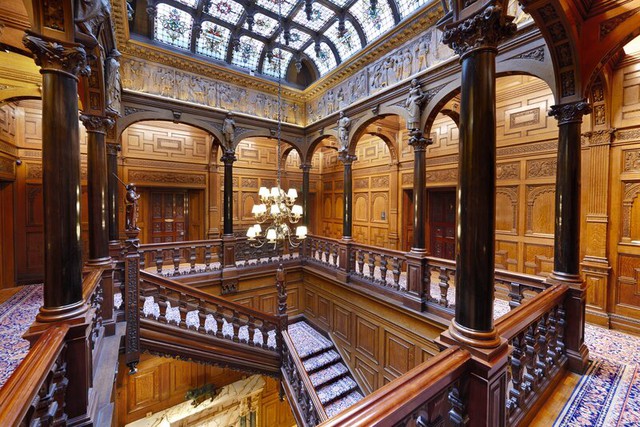 Biệt thự cổ Tiên Nguyễn và chồng chụp ảnh cưới cất giữ "kho báu của người giàu nhất thế giới"- Ảnh 5. Biệt thự cổ Tiên Nguyễn và chồng chụp ảnh cưới cất giữ "kho báu của người giàu nhất thế giới"- Ảnh 5.