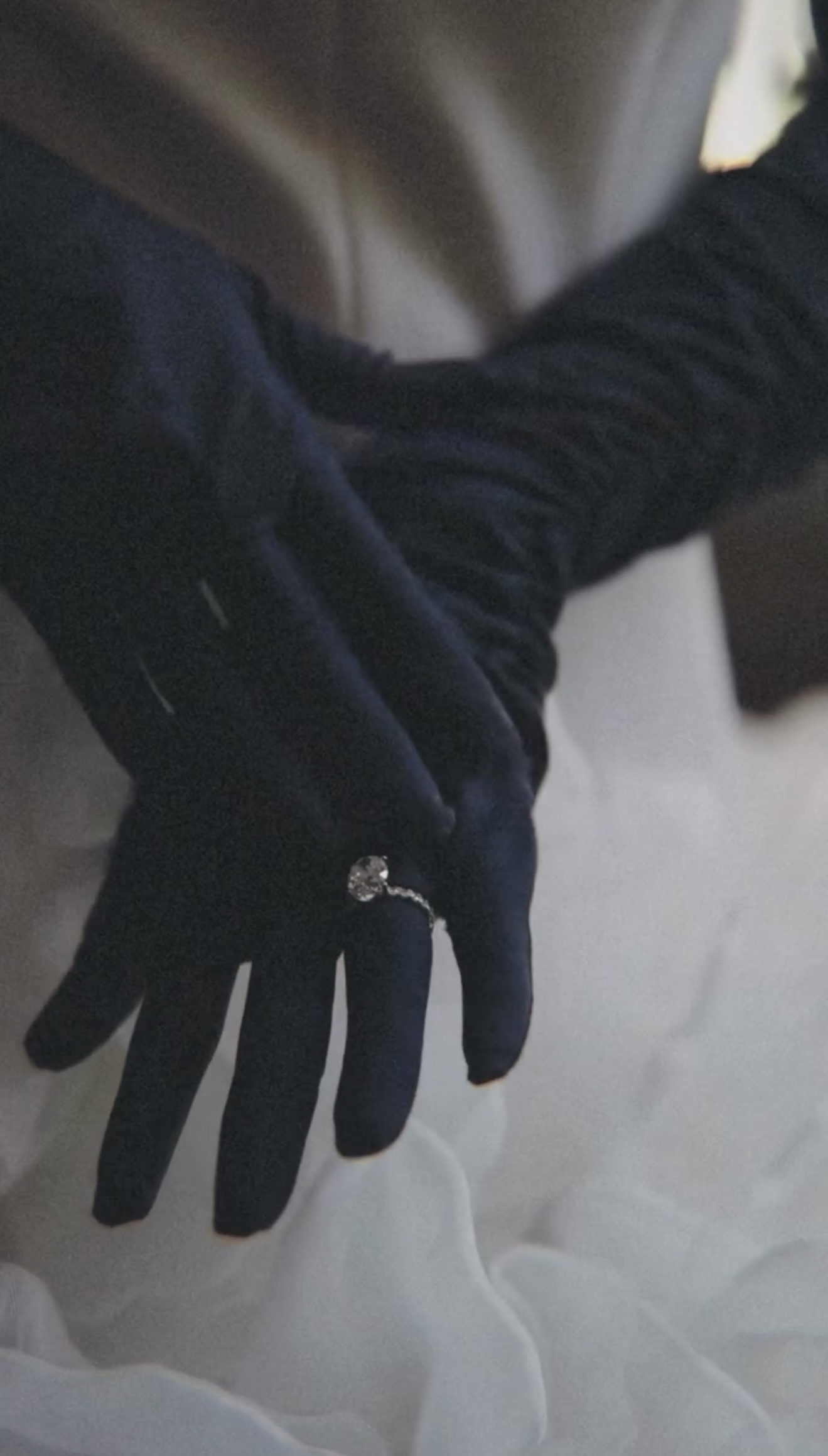 Ảnh cưới nét căng của em chồng Hà Tăng lên thẳng tạp chí châu Âu: Váy và nhẫn cưới 