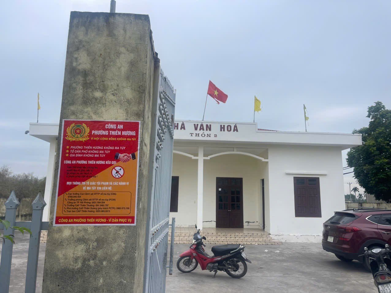 Người đàn ông trốn trong nhà văn hóa, lên mạng cầu cứu: Nguyên nhân ban đầu- Ảnh 2. Người đàn ông trốn trong nhà văn hóa, lên mạng cầu cứu: Nguyên nhân ban đầu- Ảnh 2.