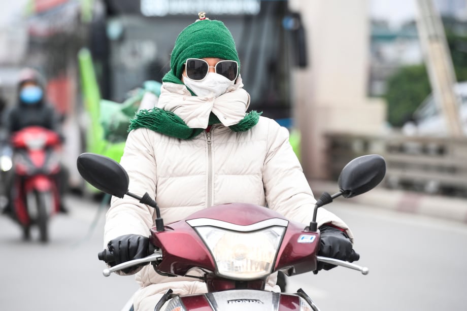 Không khí lạnh dồn dập tràn về, nhiệt độ thấp nhất ở Hà Nội là bao nhiêu?- Ảnh 1. Không khí lạnh dồn dập tràn về, nhiệt độ thấp nhất ở Hà Nội là bao nhiêu?- Ảnh 1.
