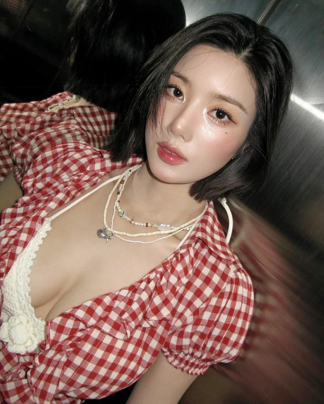 Body khét lẹt của nữ hoàng WATERBOMB Kwon Eunbi: Nhìn vòng 1 mà  Body khét lẹt của nữ hoàng WATERBOMB Kwon Eunbi: Nhìn vòng 1 mà