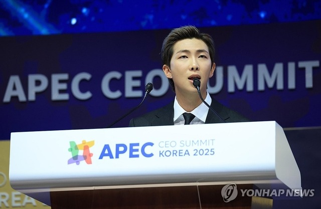 Bài phát biểu xuất sắc của trưởng nhóm BTS tại Hội nghị thượng đỉnh CEO APEC 2025- Ảnh 1. Bài phát biểu xuất sắc của trưởng nhóm BTS tại Hội nghị thượng đỉnh CEO APEC 2025- Ảnh 1.