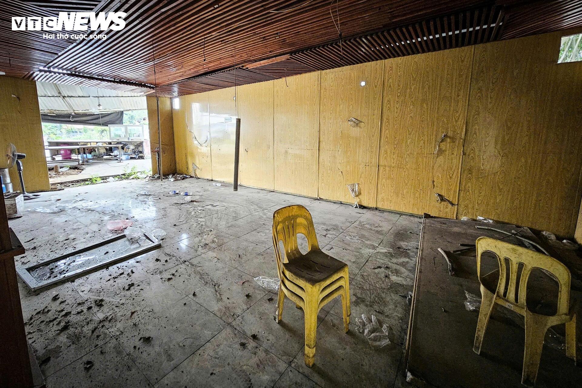 Hiện trường xe bồn nổ như bom: Xé toạc cabin, thổi bay cửa kính nhà dân- Ảnh 7. Hiện trường xe bồn nổ như bom: Xé toạc cabin, thổi bay cửa kính nhà dân- Ảnh 7.