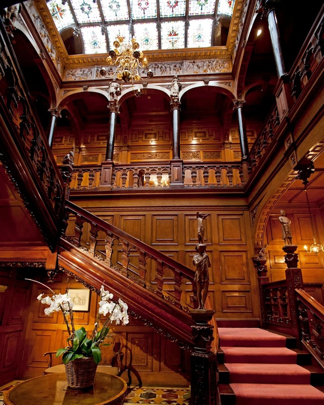 Biệt thự cổ Tiên Nguyễn và chồng chụp ảnh cưới cất giữ "kho báu của người giàu nhất thế giới"- Ảnh 4. Biệt thự cổ Tiên Nguyễn và chồng chụp ảnh cưới cất giữ "kho báu của người giàu nhất thế giới"- Ảnh 4.