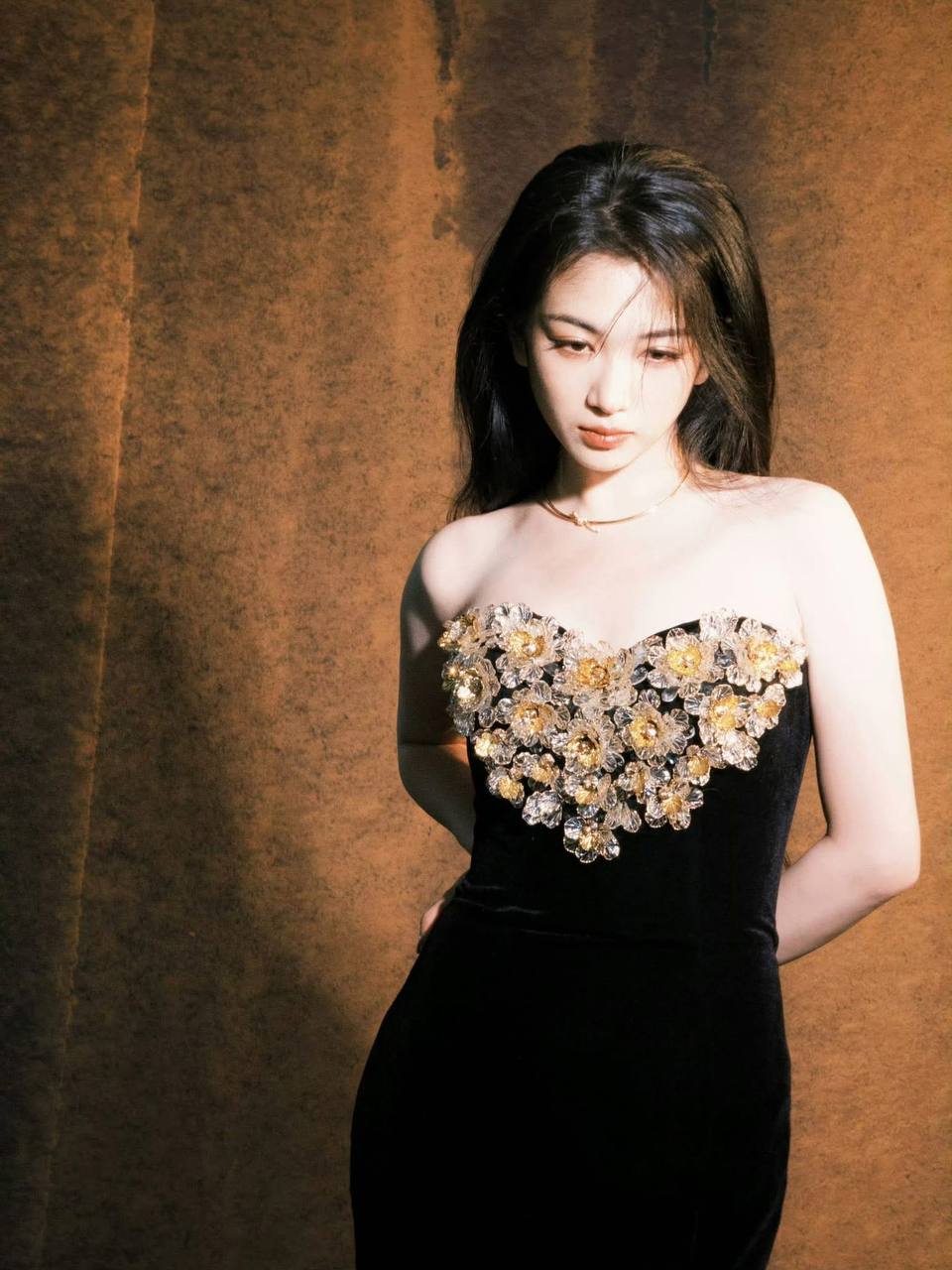 Mỹ nhân ngã dúi dụi trên thảm đỏ vẫn được khen duyên dáng- Ảnh 14.