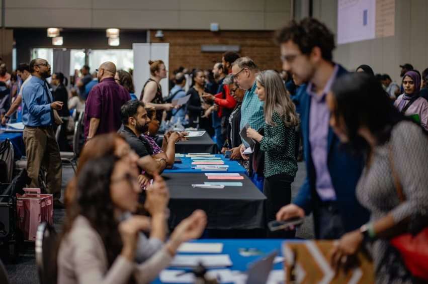 1 tuần, 2 tập đoàn tuyên bố sa thải 28.000 người: Giới nhân viên văn phòng Mỹ hoang mang, lặng người đọc email ‘hãy ở nhà hôm nay’ vào lúc 5h30 sáng- Ảnh 2. 1 tuần, 2 tập đoàn tuyên bố sa thải 28.000 người: Giới nhân viên văn phòng Mỹ hoang mang, lặng người đọc email ‘hãy ở nhà hôm nay’ vào lúc 5h30 sáng- Ảnh 2.