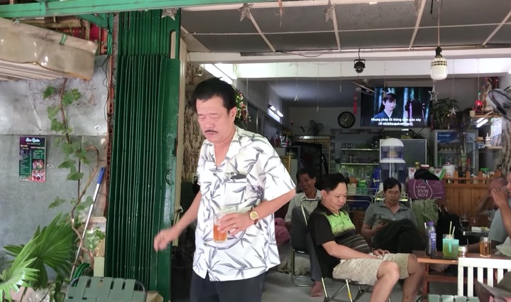 Danh hài bỏ sân khấu về đạp xích lô, giờ phải bán cà phê cóc- Ảnh 3. Danh hài bỏ sân khấu về đạp xích lô, giờ phải bán cà phê cóc- Ảnh 3.