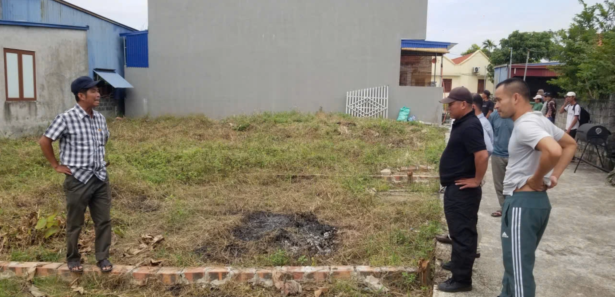 Vụ xây nhầm nhà trên đất người khác: "Thần đèn" đã có mặt, hé lộ chi phí di chuyển nhà- Ảnh 1. Vụ xây nhầm nhà trên đất người khác: "Thần đèn" đã có mặt, hé lộ chi phí di chuyển nhà- Ảnh 1.