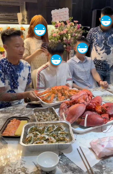 Bữa ăn của Huấn Hoa Hồng- Ảnh 4.