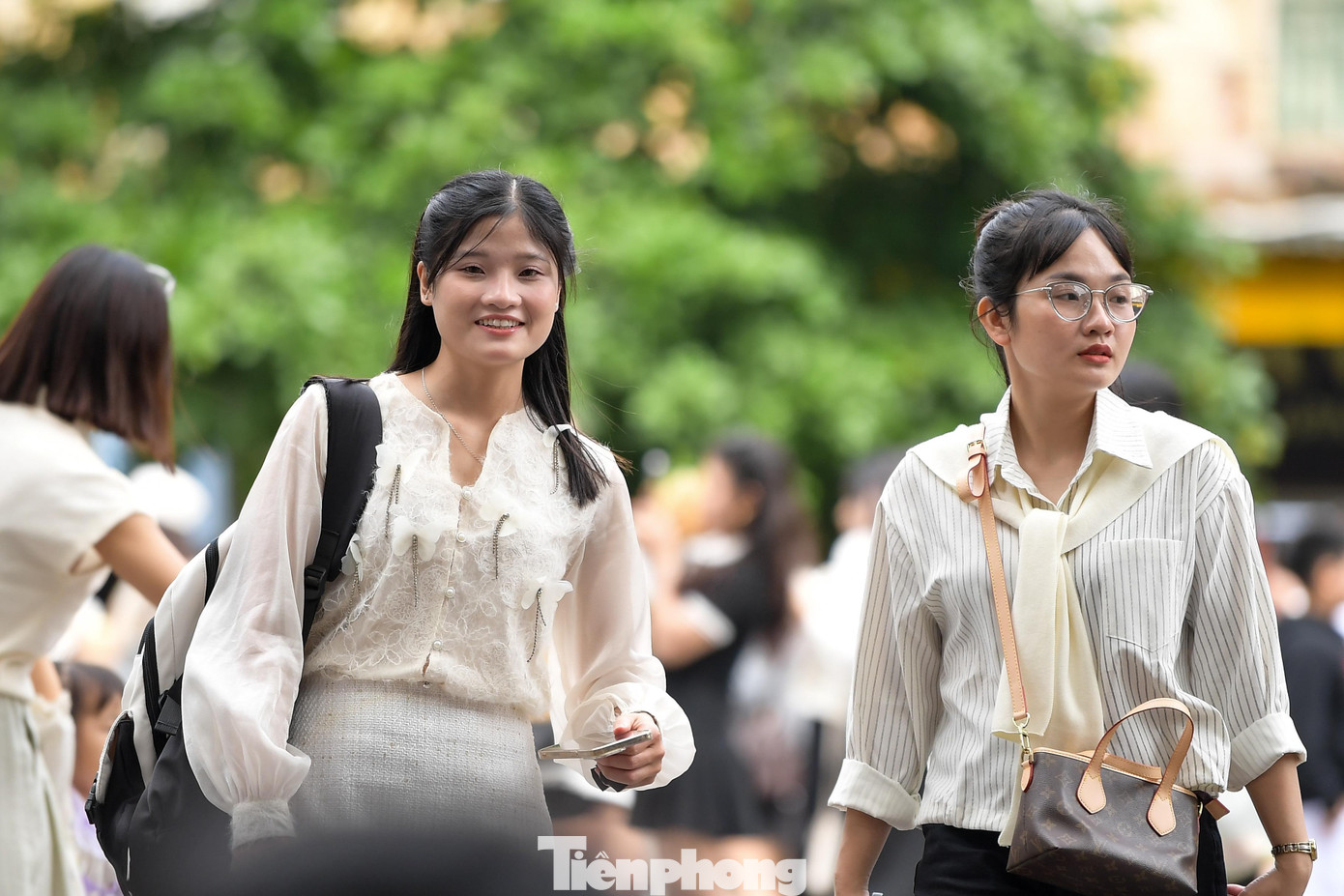 Hà Nội những ngày đẹp nhất năm: 'Mình cứ thấy như đang ở trong một bộ phim'- Ảnh 11. Hà Nội những ngày đẹp nhất năm: 'Mình cứ thấy như đang ở trong một bộ phim'- Ảnh 11.