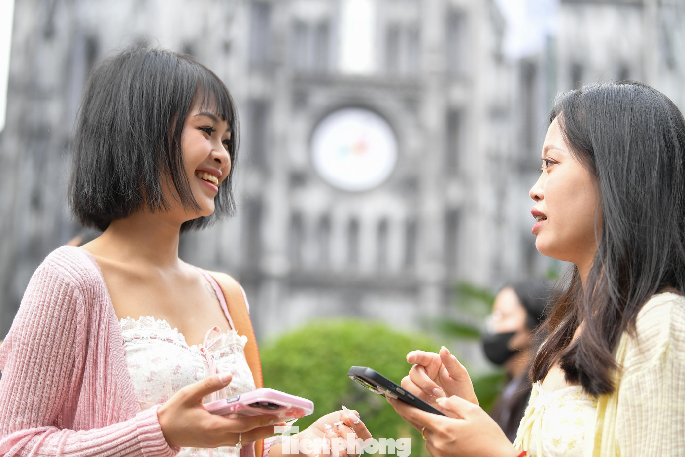 Hà Nội những ngày đẹp nhất năm: 'Mình cứ thấy như đang ở trong một bộ phim'- Ảnh 13. Hà Nội những ngày đẹp nhất năm: 'Mình cứ thấy như đang ở trong một bộ phim'- Ảnh 13.