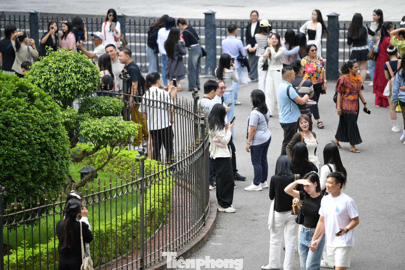 Hà Nội những ngày đẹp nhất năm: 'Mình cứ thấy như đang ở trong một bộ phim'- Ảnh 3. Hà Nội những ngày đẹp nhất năm: 'Mình cứ thấy như đang ở trong một bộ phim'- Ảnh 3.
