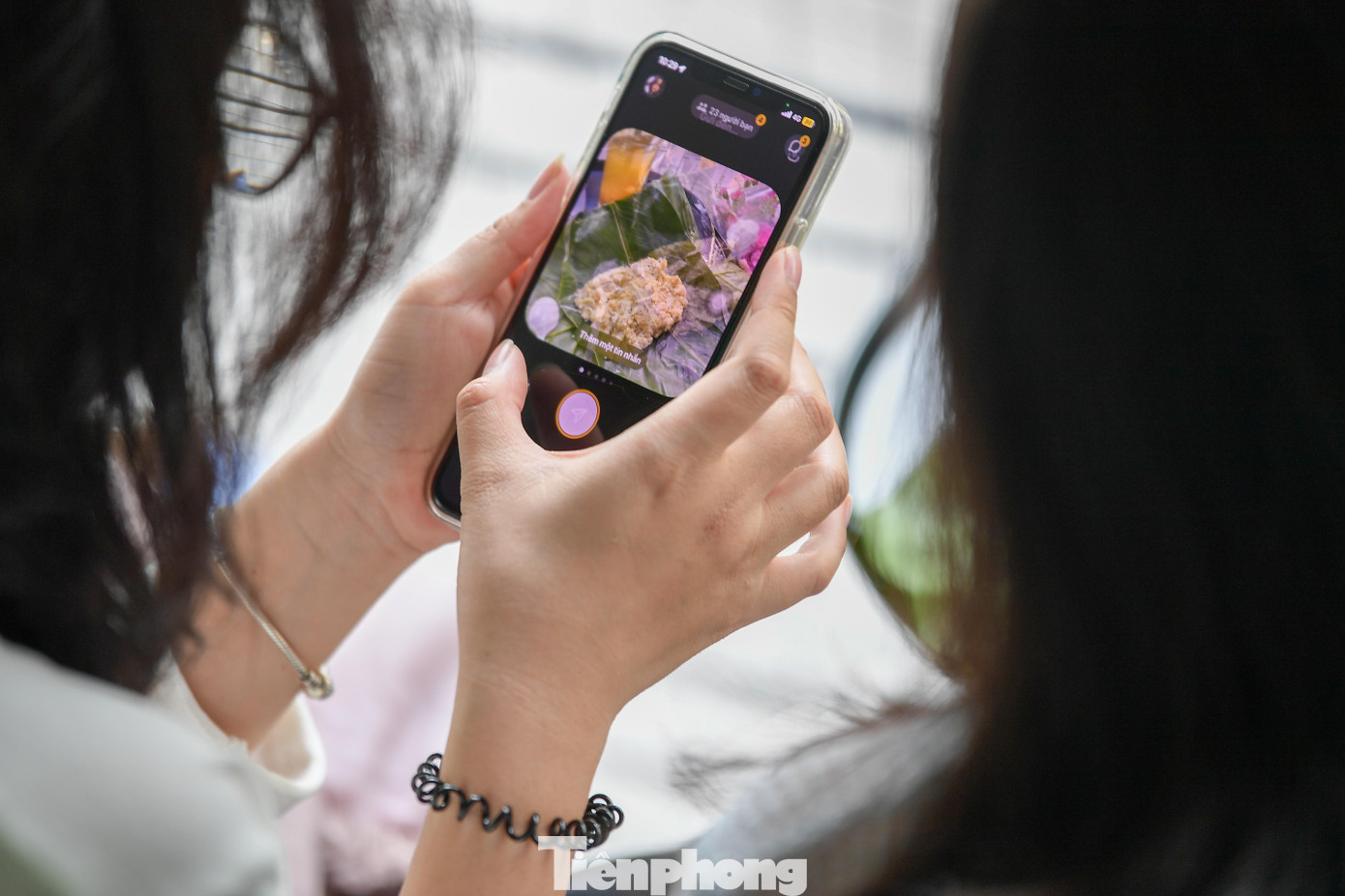 Hà Nội những ngày đẹp nhất năm: 'Mình cứ thấy như đang ở trong một bộ phim'- Ảnh 15. Hà Nội những ngày đẹp nhất năm: 'Mình cứ thấy như đang ở trong một bộ phim'- Ảnh 15.