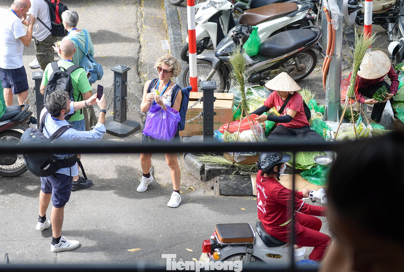 Hà Nội những ngày đẹp nhất năm: 'Mình cứ thấy như đang ở trong một bộ phim'- Ảnh 17. Hà Nội những ngày đẹp nhất năm: 'Mình cứ thấy như đang ở trong một bộ phim'- Ảnh 17.