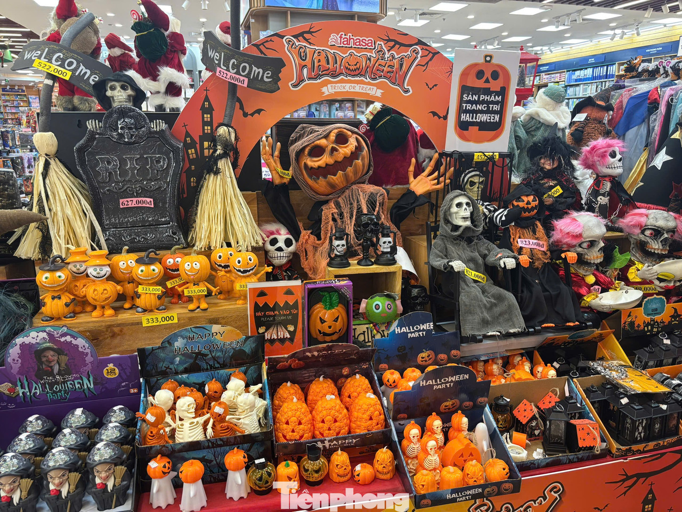 Phố 'đồ ma quái' ở TPHCM vắng khách dịp Halloween- Ảnh 3.