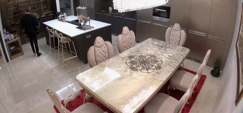 Hình ảnh gây sốc trong nhà riêng của ca sĩ J bị cấm sóng 10 năm- Ảnh 9. Hình ảnh gây sốc trong nhà riêng của ca sĩ J bị cấm sóng 10 năm- Ảnh 9.