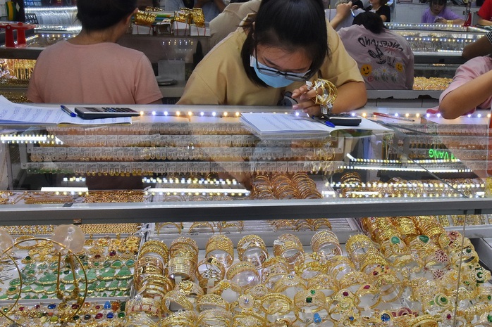 Giá vàng hôm nay, 29-10: Sụt giảm rất mạnh- Ảnh 1. Giá vàng hôm nay, 29-10: Sụt giảm rất mạnh- Ảnh 1.