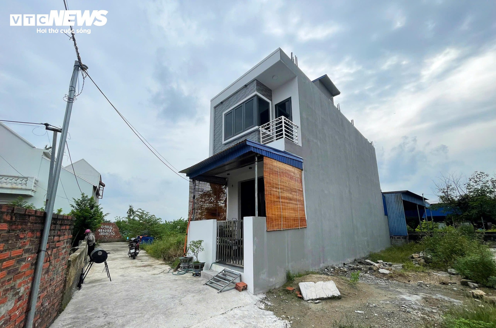 Vụ xây nhầm nhà trên đất người khác: "Thần đèn" đã có mặt, hé lộ chi phí di chuyển nhà- Ảnh 2. Vụ xây nhầm nhà trên đất người khác: "Thần đèn" đã có mặt, hé lộ chi phí di chuyển nhà- Ảnh 2.