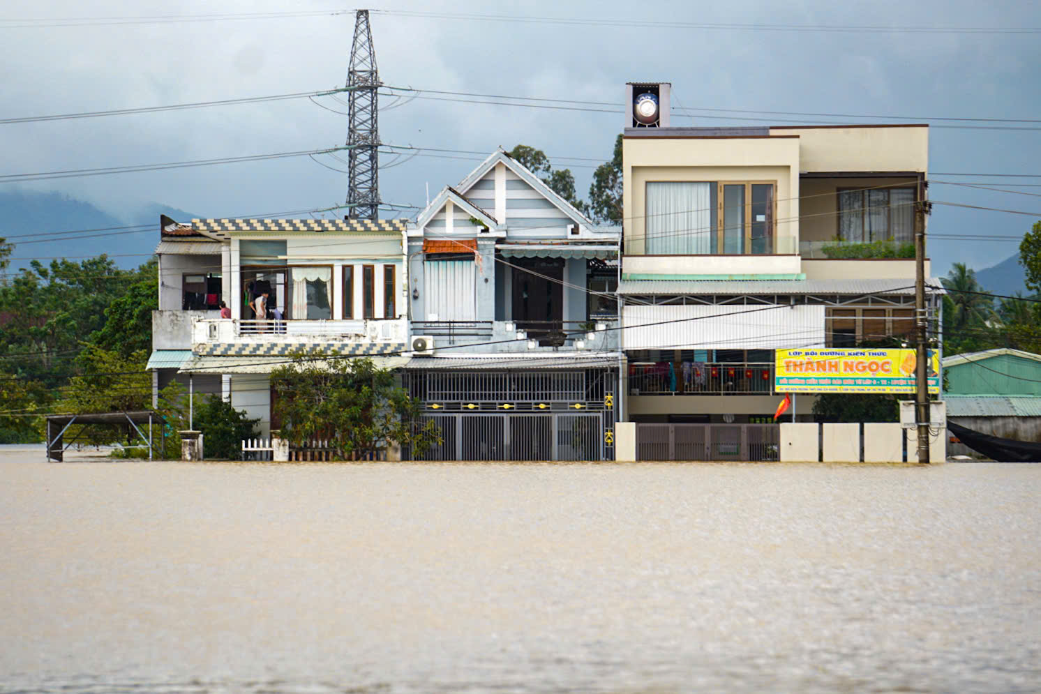 Toàn cảnh Hội An và Đà Nẵng những ngày chìm trong biển nước- Ảnh 18. Toàn cảnh Hội An và Đà Nẵng những ngày chìm trong biển nước- Ảnh 18.