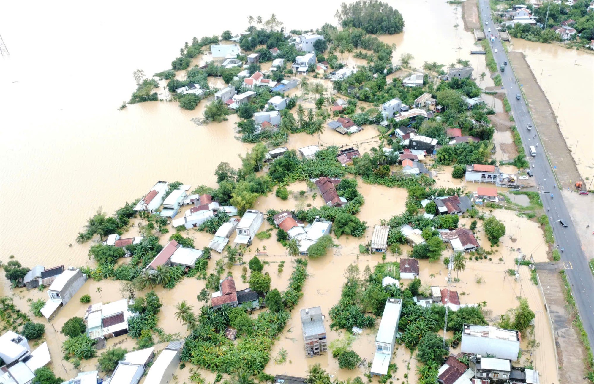 Toàn cảnh Hội An và Đà Nẵng những ngày chìm trong biển nước- Ảnh 16. Toàn cảnh Hội An và Đà Nẵng những ngày chìm trong biển nước- Ảnh 16.
