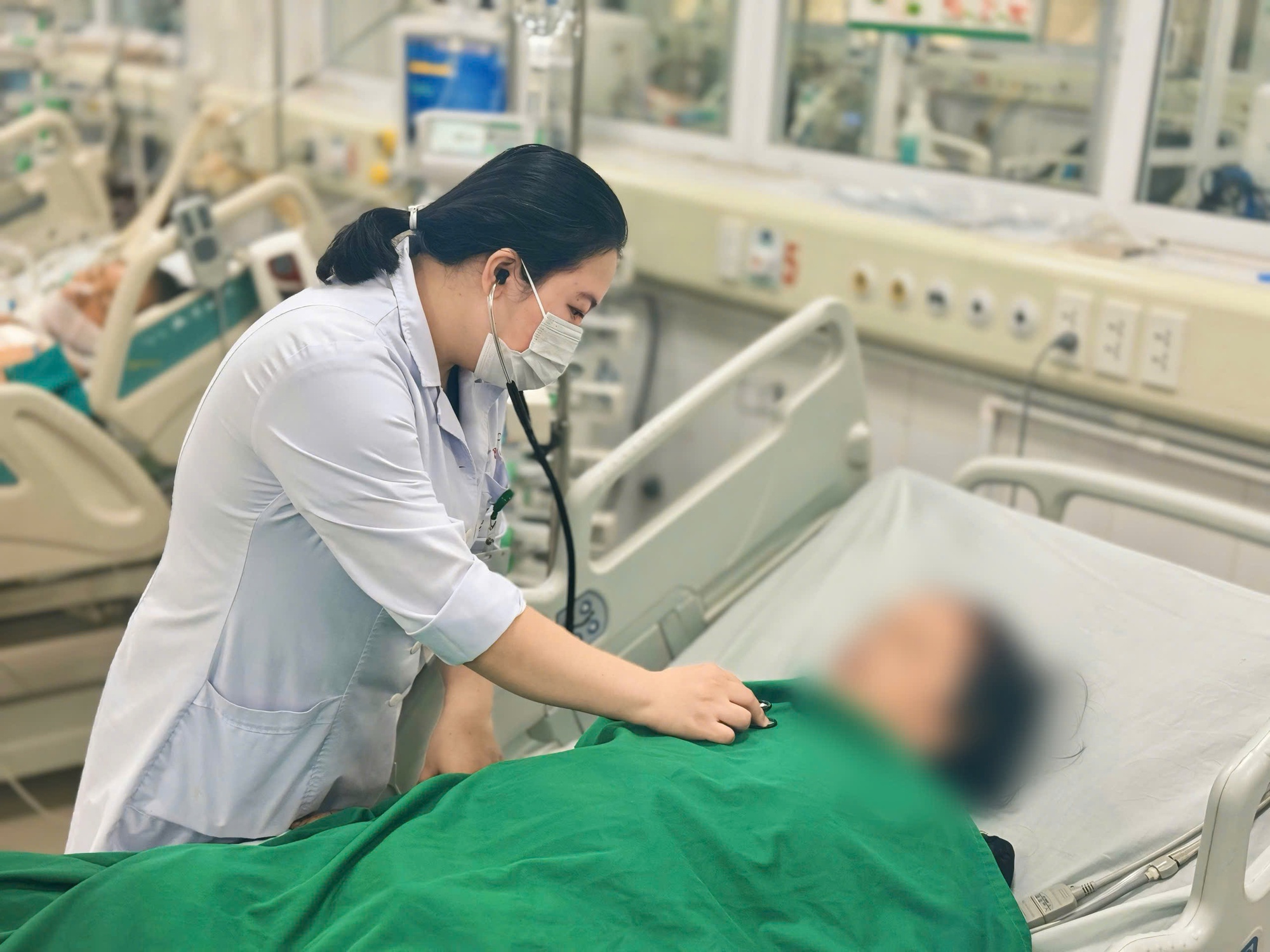 Cụ bà 78 tuổi ở Hà Nội bị sốc tim sau khi sử dụng 1 loại củ mua trên mạng- Ảnh 2.