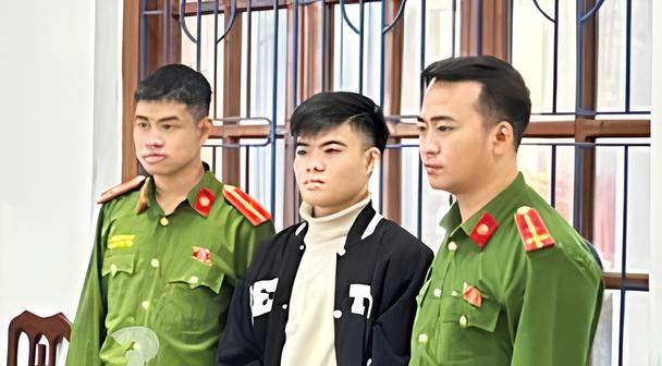 Thanh niên mang đao vào trong quán bi-a, 20 khách hoảng loạn bỏ chạy- Ảnh 1. Thanh niên mang đao vào trong quán bi-a, 20 khách hoảng loạn bỏ chạy- Ảnh 1.