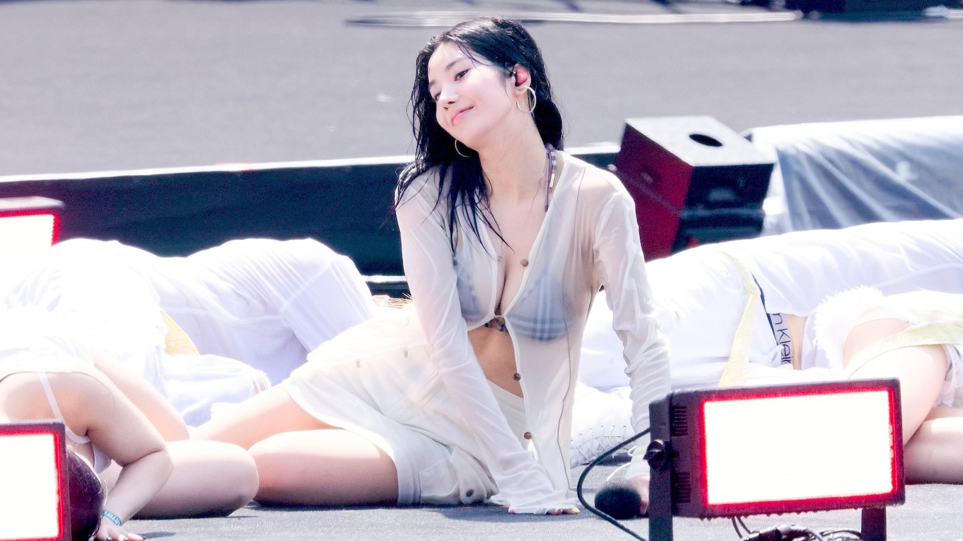 Body khét lẹt của nữ hoàng WATERBOMB Kwon Eunbi: Nhìn vòng 1 mà  Body khét lẹt của nữ hoàng WATERBOMB Kwon Eunbi: Nhìn vòng 1 mà