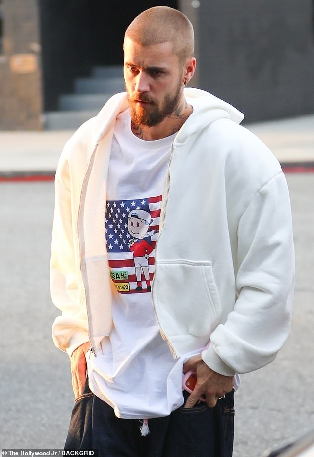 Justin Bieber lộ diện rầu rĩ sau 