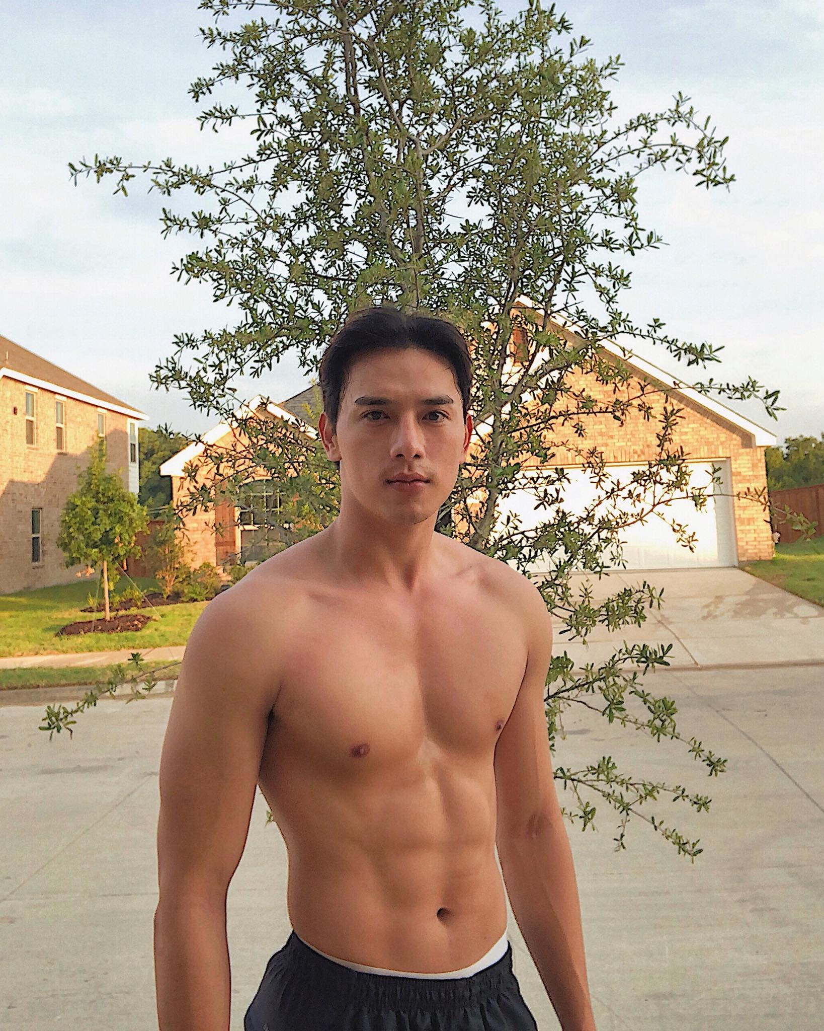 Trên đời có bao nhiêu tinh hoa đều hội tụ hết vào mỹ nam này: Đẹp trai còn cao 1m88, body đỉnh tới ná thở- Ảnh 5.