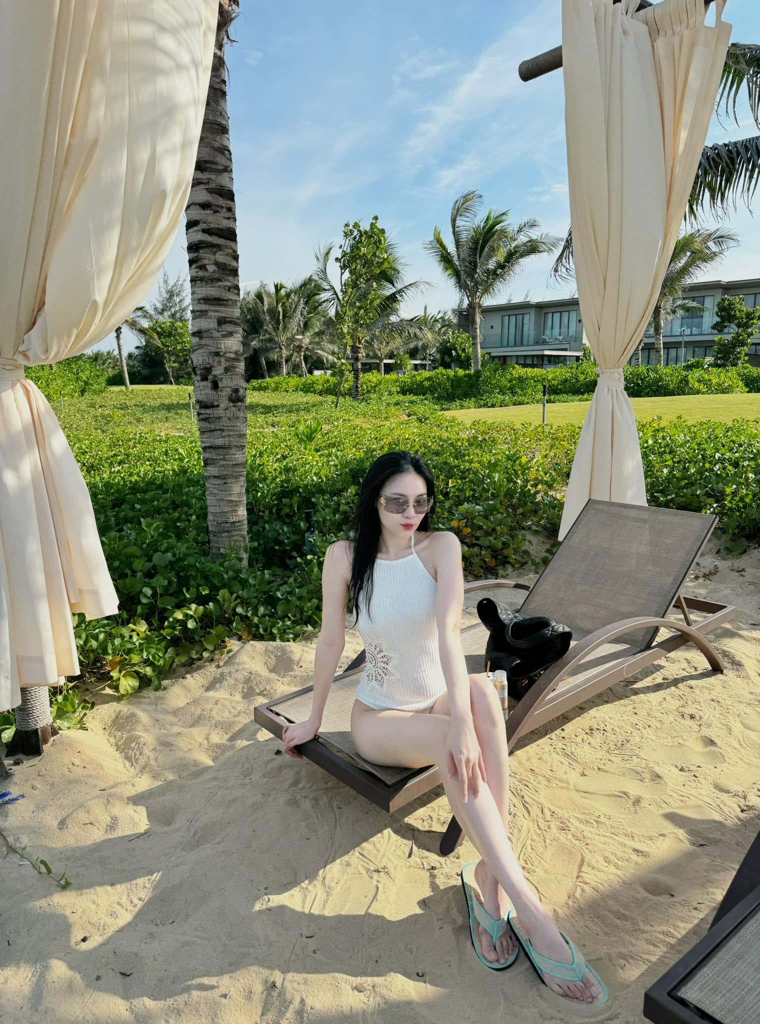 Nhan sắc nóng bỏng của ngọc nữ "hot" nhất nhì Vbiz, xây biệt thự 2 mặt tiền ở TP.HCM, U40 chưa chồng- Ảnh 15.