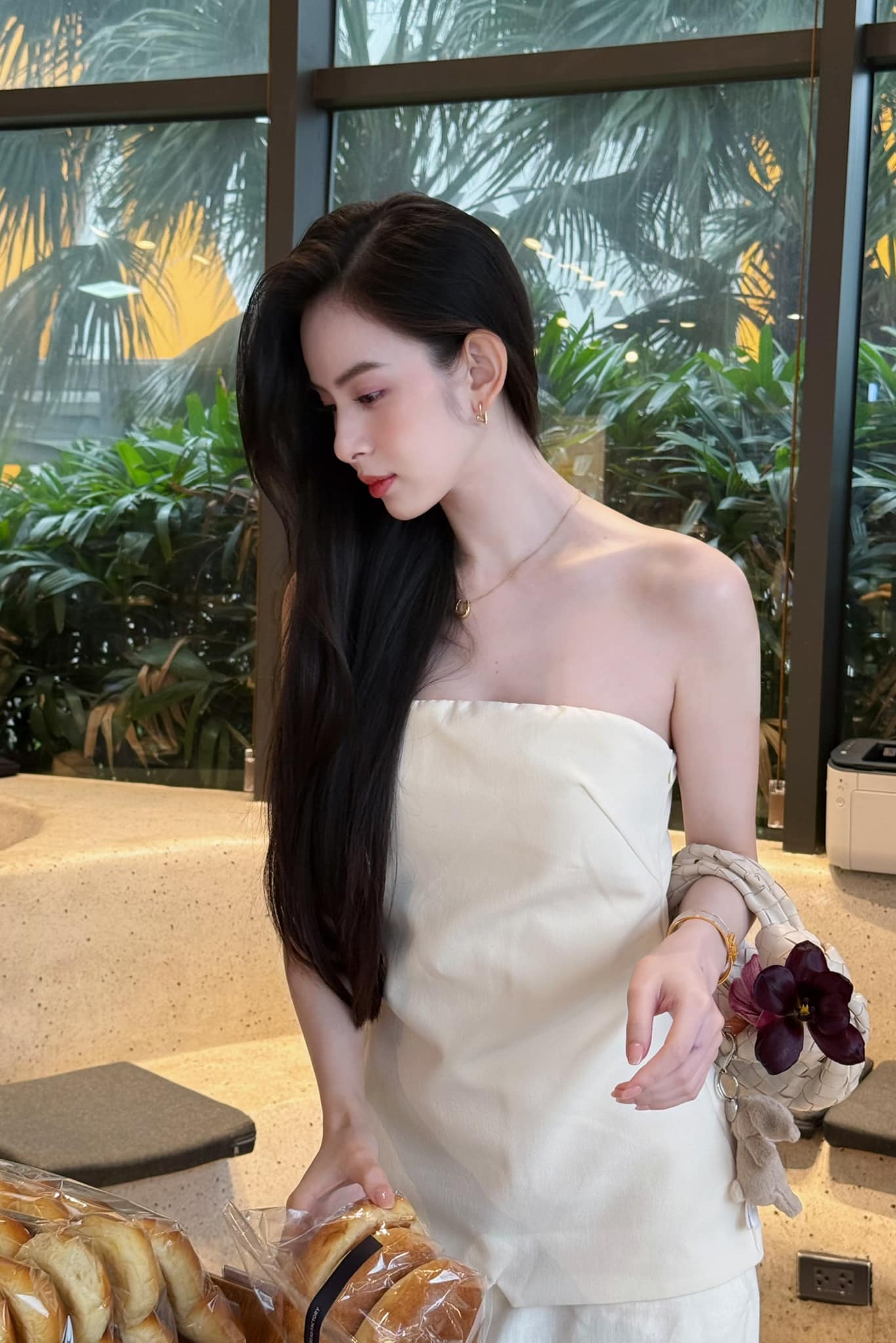 Bĩu môi chê Hương Liên 